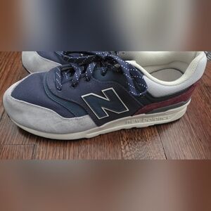 Used New Balance 997H Mens Size 7 Blue and Maroon Sneakers